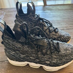 NWOT LEBRON 15 ASHES sneakers. 6.5Y